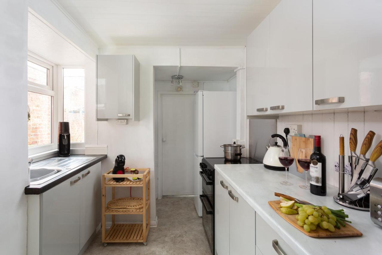 Lovely City Town House With Free Parking Sleeps 2 To 6 Guests York Exterior photo