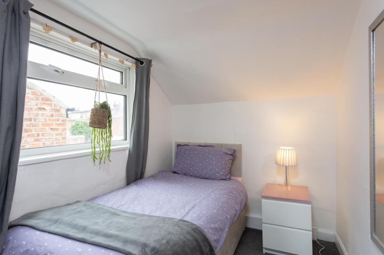 Lovely City Town House With Free Parking Sleeps 2 To 6 Guests York Exterior photo